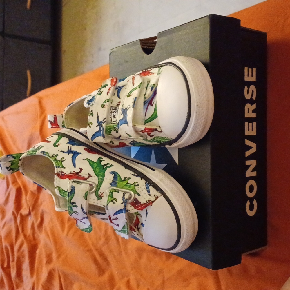 Converse Dinosaur